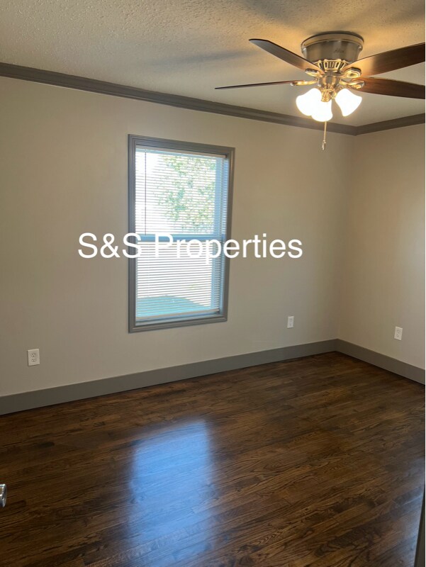 Building Photo - 5326 W 11th Pl