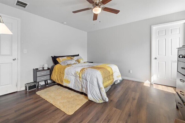 Building Photo - 1650 14th St S