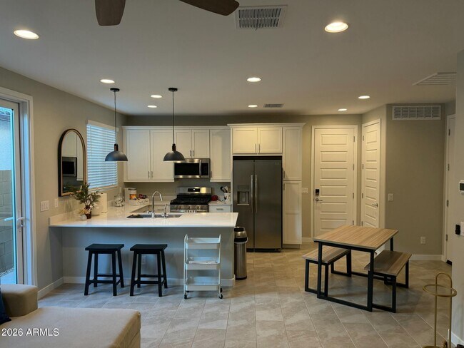 Building Photo - 3180 E Ranchhand Dr