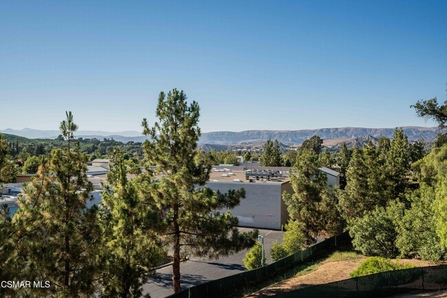 Building Photo - 252 Capri Dr