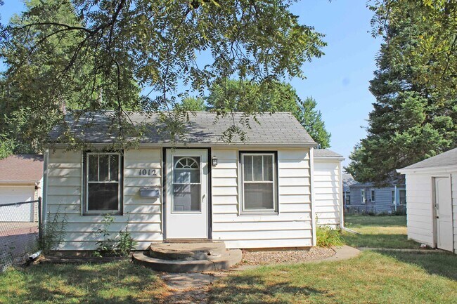 Building Photo - 1-Bedroom, 1-Bath House for Rent