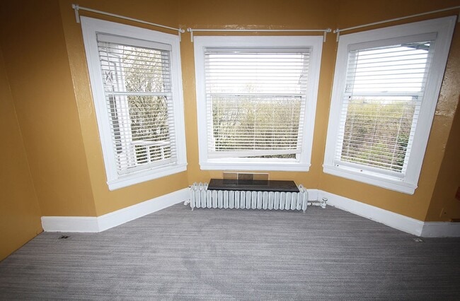 Building Photo - CHARMING 2 BEDROOM TUDOR REVIVAL APARTMENT W/ SOME VIEWS