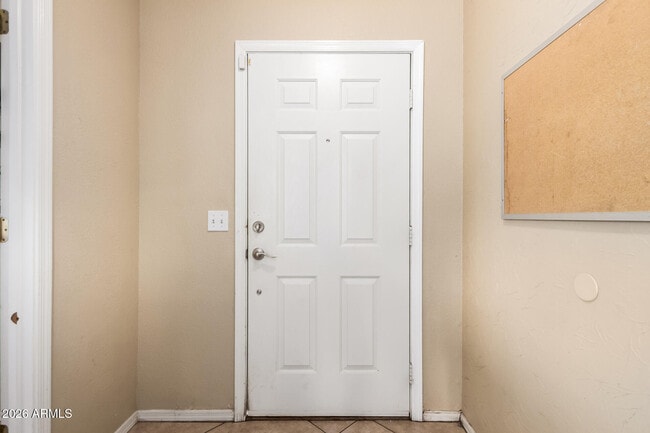 Building Photo - 2425 E Westchester Dr