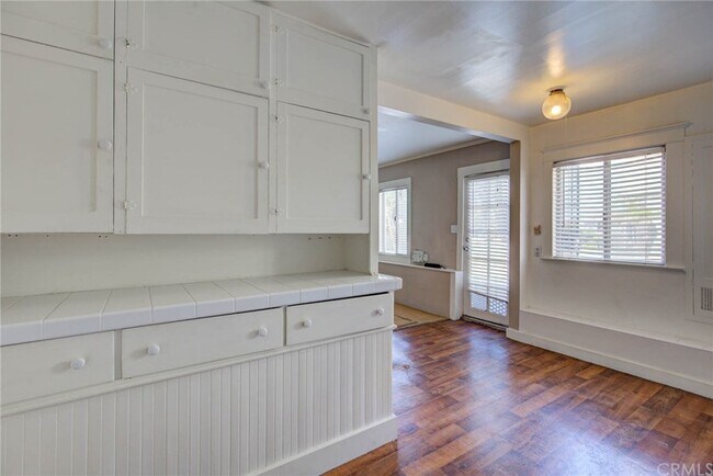 Building Photo - 223 24th St