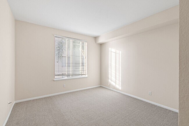 Building Photo - Beautiful 3 BD/2.5 BA, 2 Car Garage, Townh...
