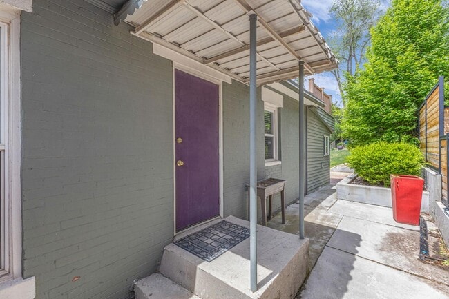 Building Photo - 951 E 700 S