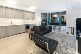 Building Photo - 318 Main St