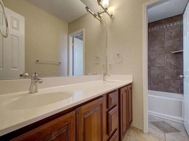 Building Photo - 15410 Cambria Cove