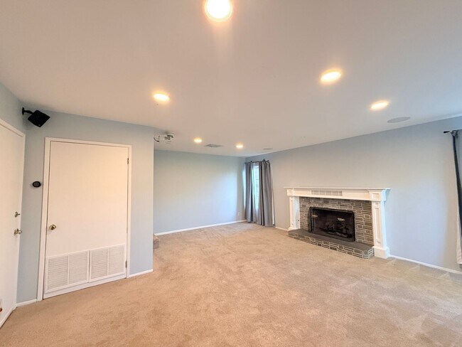 Building Photo - 4242 Briggs Ave