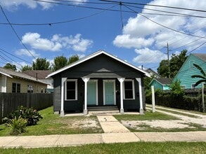 Building Photo - 102 Stiles St