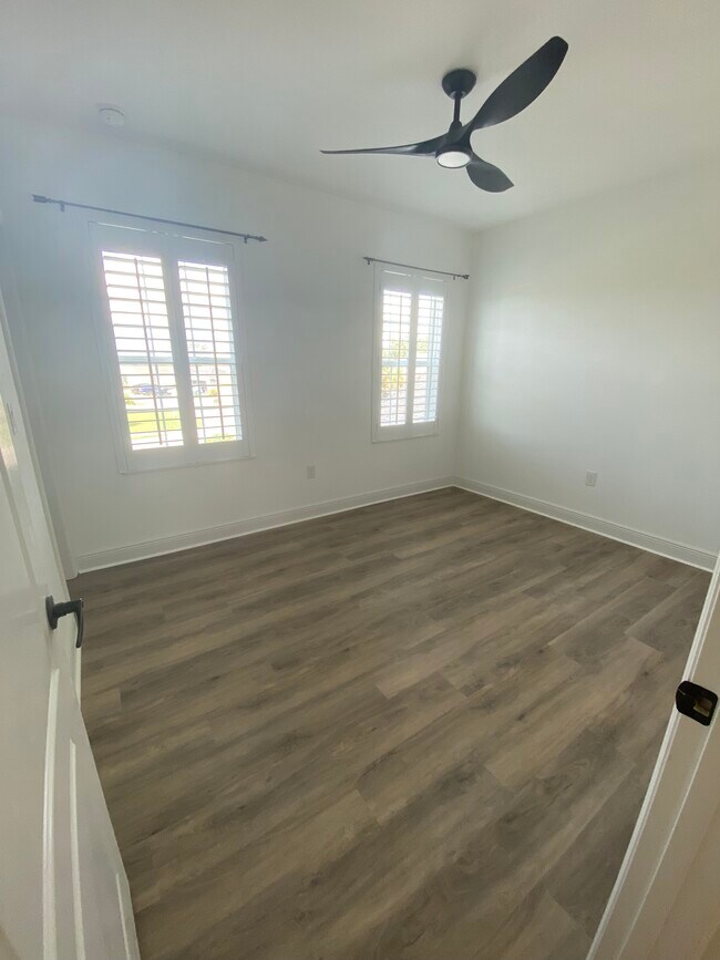 Building Photo - 10909 Shade Tree Cv