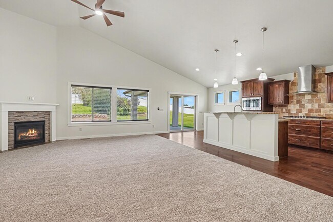 Building Photo - 2040 Kelly Dr