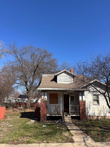 Building Photo - 1764 E Lawrence St