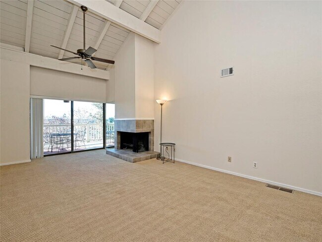 Building Photo - 519 Rock Bluff Dr