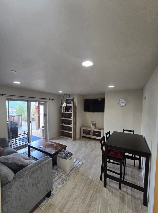 Building Photo - 6308 Lake Pointe Wy