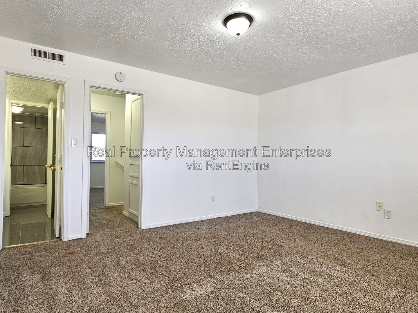 Building Photo - 1707 Beaumont Dr