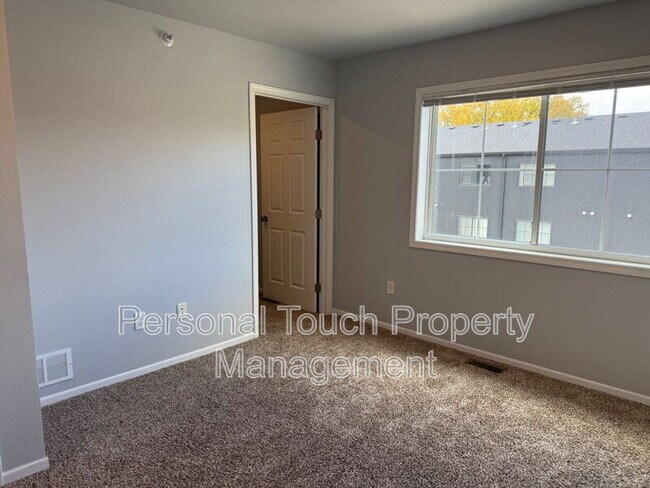 Building Photo - 808 7th Ave S