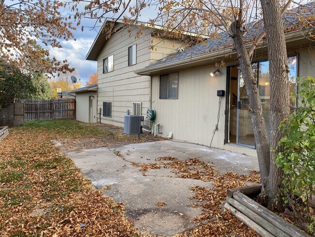 Building Photo - Start a Lease by 12/1 and Receive a $500 R...