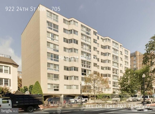 Building Photo - 922 24th St NW