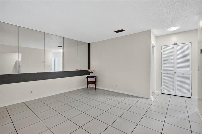 Building Photo - 274 SW 9th St