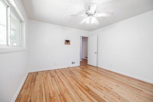 Building Photo - 119 Driftwood Pl