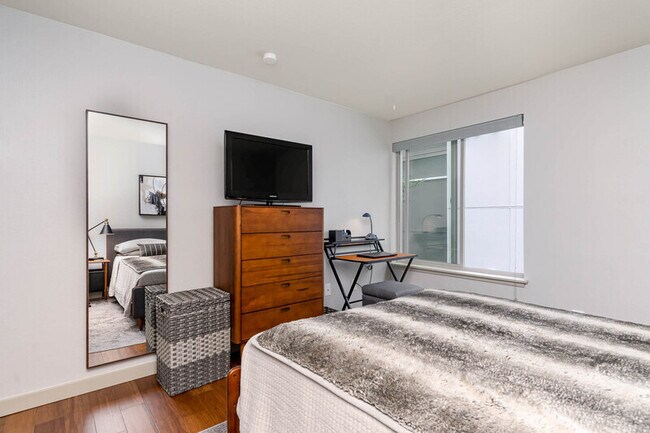 Building Photo - 2145 Dexter Ave N