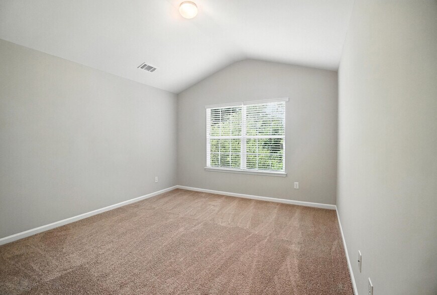 Building Photo - 4020 Queensbridge Rd
