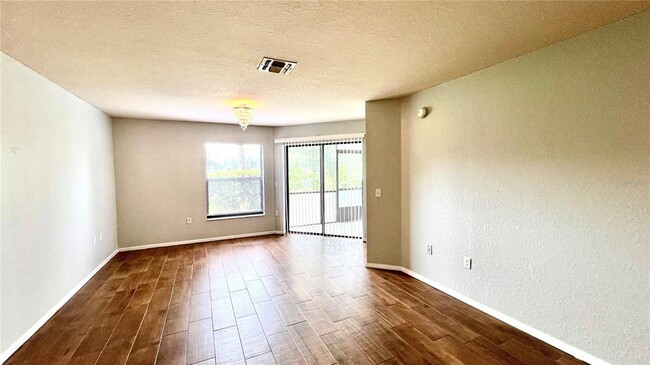 Building Photo - 7811 Sugar Bend Dr