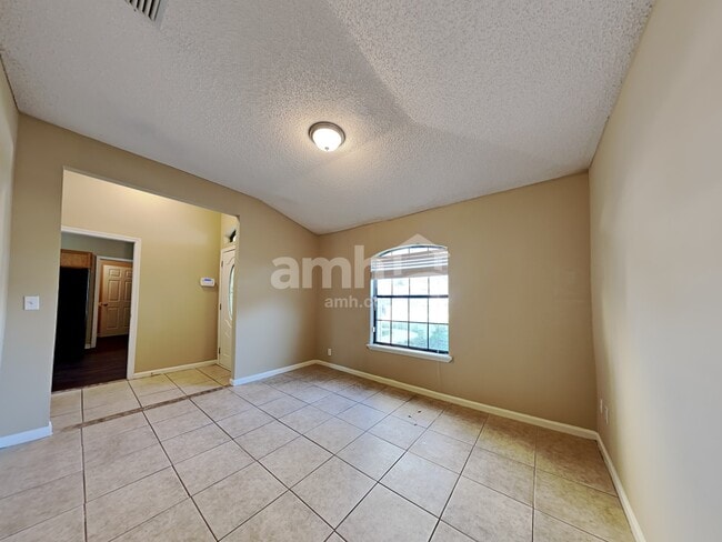 Building Photo - 3753 Woodbriar Dr