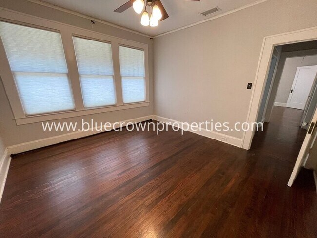 Building Photo - 5521 Richmond Ave