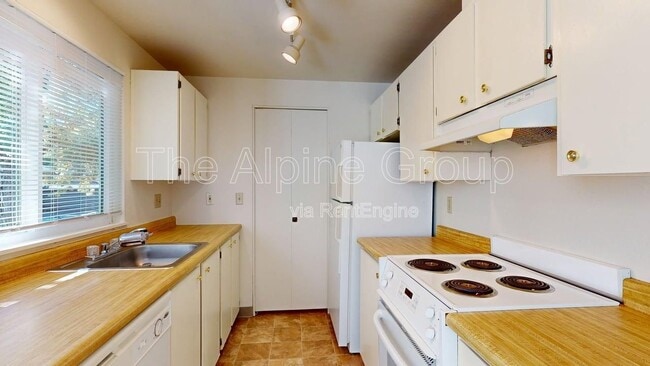 Building Photo - 12626 NW Barnes Rd