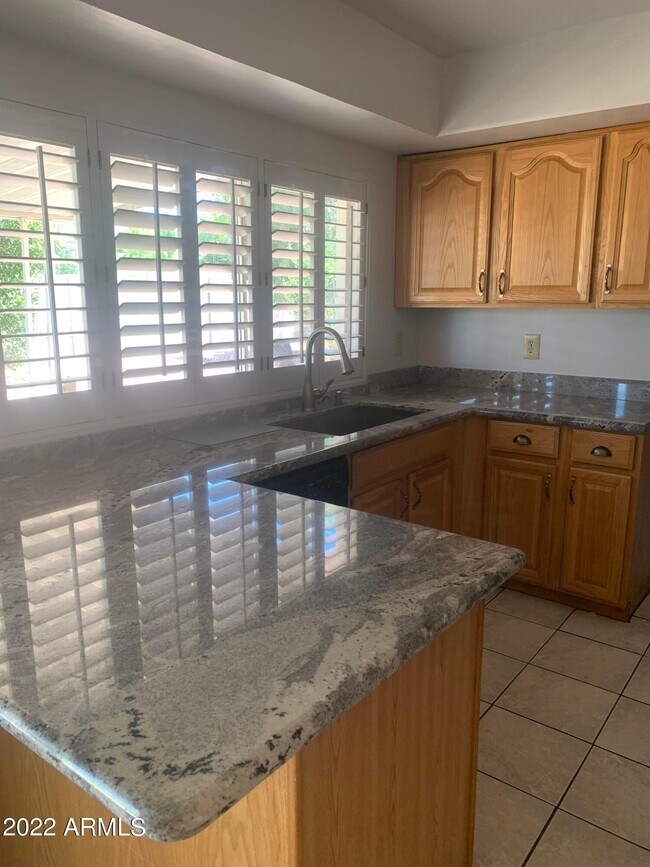 Building Photo - 4132 W Shangri La Rd