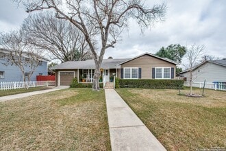 Building Photo - STUNNING 3-BEDROOM HOME WITH POOL IN ALAMO HEIGHTS