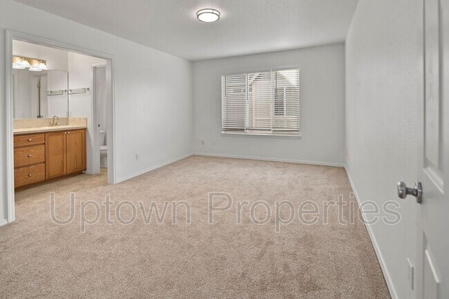 Building Photo - 1611 SW San Mateo Terrace