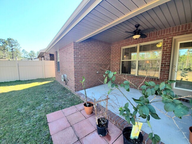 Building Photo - Corner Lot 4/2 Home - Fenced Yard - Near NAS