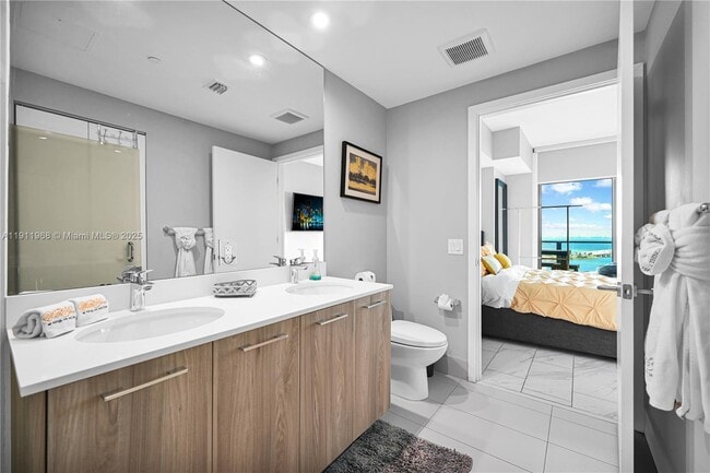 Building Photo - 501 NE 31st St