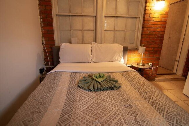 Building Photo - Office