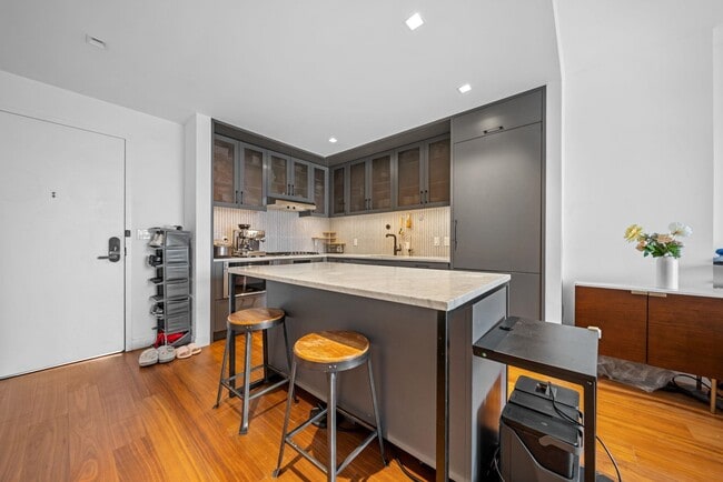 Building Photo - 2 Shore Ln