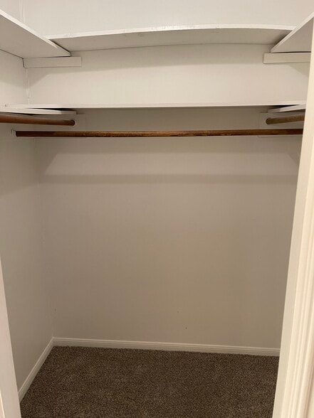 Master closet - 3008 Longleaf Dr