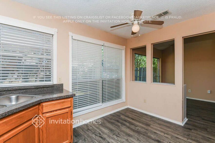 Building Photo - 3805 Waxwing Cir S