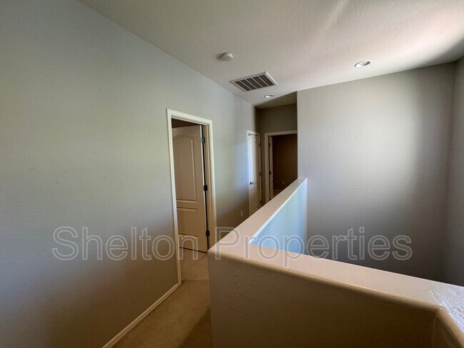 Building Photo - 21163 W Sunrise Ln
