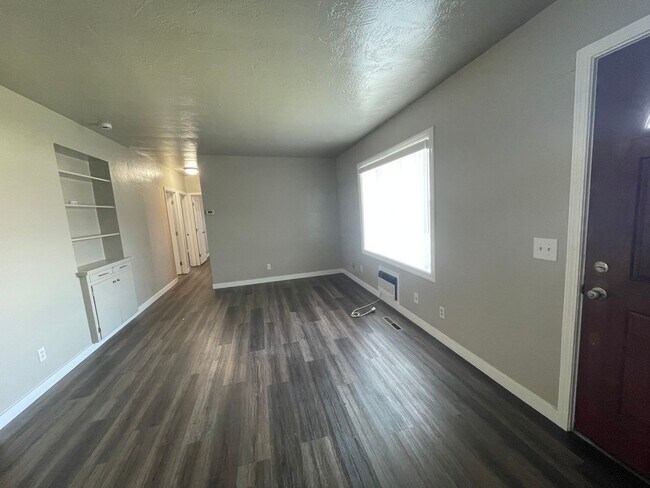 Building Photo - P0089 - 601-603 Woodstock