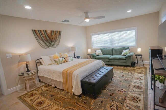 Building Photo - 929 Lantana Ave