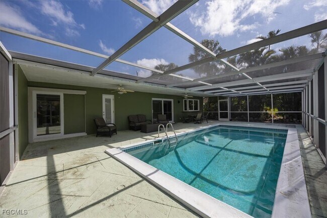 Building Photo - 2032 Coral Point Dr