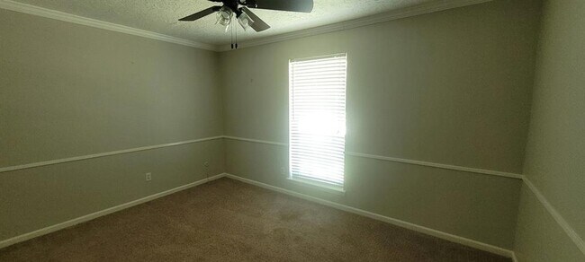 Building Photo - 1807 Sleepy Creek Way