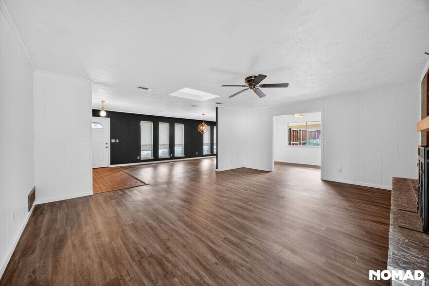 Building Photo - 2505 Briarwood Dr