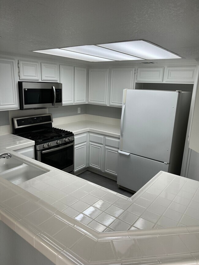 Kitchen - 940 N Turner Ave