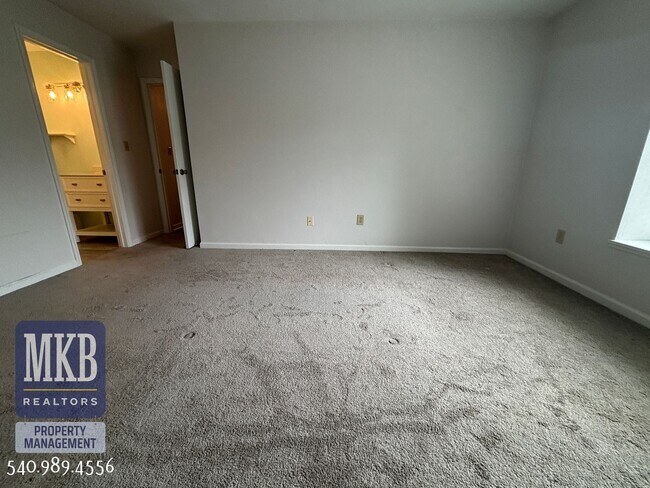 Building Photo - 2527 Gatehouse Ln