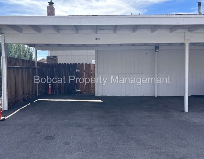 Building Photo - 1316 Green Dr