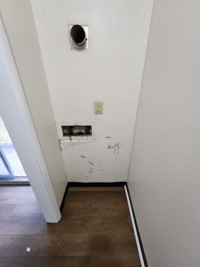 Building Photo - 7 Cliffwood Cir